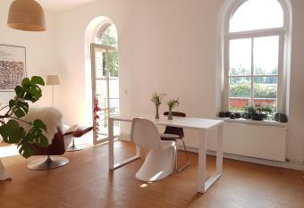 (null) has Balcony rooms