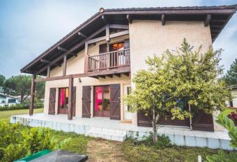 G  te chez Pat has Balcony rooms