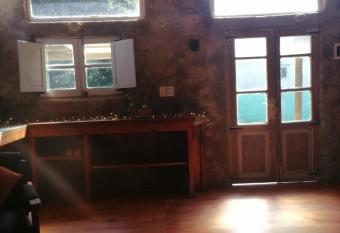 monoambiente de barro y madera a metros de la playa allows 18 year olds to book a room