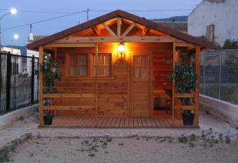 Caba  a de madera has Balcony rooms