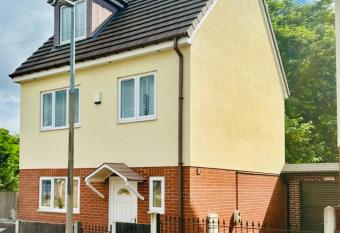 3 Bedroom Guest House in Dudley allows 18 year olds to book a room