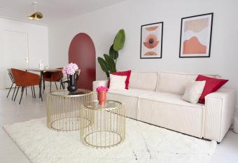 Appartement de l UNESCO de Blaye - cour priv  e - Proche centre ville & citadelle - Cosy & Confort has Balcony rooms