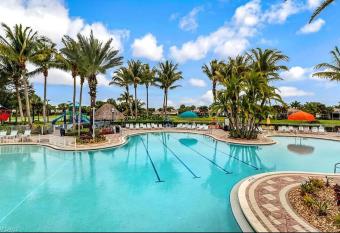 Tropical Lake house resort style living pet friendly allows 18 year olds to book a room