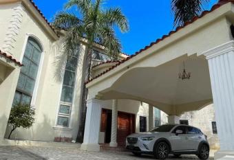 Pablo Compartido 08 allows 18 year olds to book a room