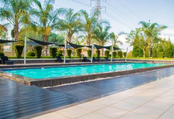 La casa de Miah allows 18 year olds to book a room