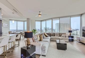 Penthouse, Downtown Austin has rooms with a private hot tub