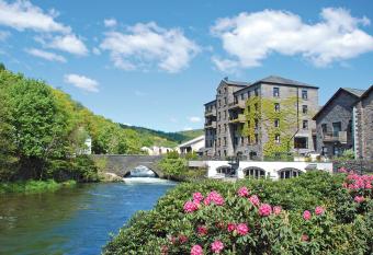 Whitewater Hotel & Spa allows 18 year olds to book a room