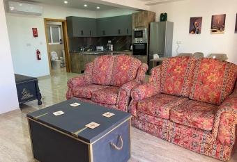 Cosy New Apartment has Balcony rooms