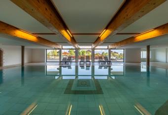 Domaine des Reines C1 - Swimming pool has Balcony rooms