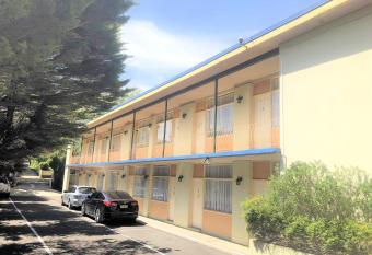 The Clarendon Motel Katoomba allows 18 year olds to book a room