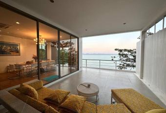 4bedroom Villa Siray Beach Front has rooms with a private hot tub