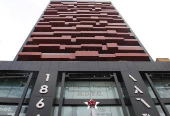 1866 Court & Suites Hotel allows 18 year olds to book a room