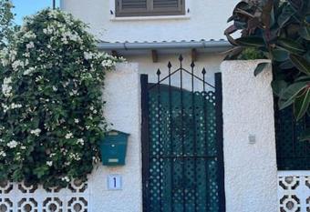 Casa con terraza en la playa has Balcony rooms