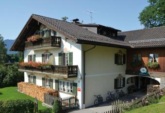Landhaus Benediktenhof has Balcony rooms
