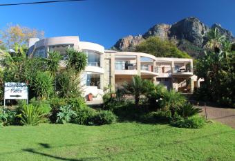 Lumley s Place Guesthouse has Balcony rooms