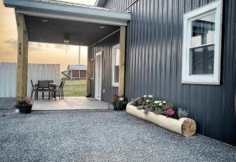 The Logger's Den has Balcony rooms