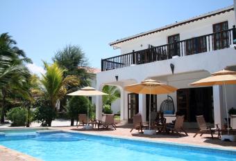 Moonshine Uroa Boutique Hotel has Balcony rooms