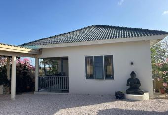 Mooi Appartement Zwembad en Tuin allows 18 year olds to book a room