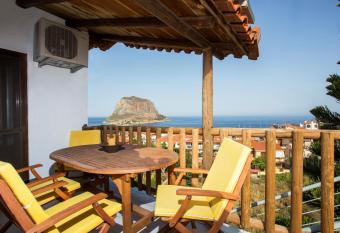 Monemvasia Green Apartments has Balcony rooms