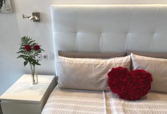 La Perla allows 18 year olds to book a room