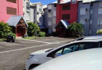 Chez Val  rie allows 18 year olds to book a room