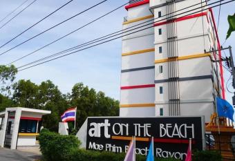 art on the beach 06 has Balcony rooms