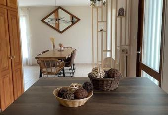 Le rep  re du chamois has Balcony rooms