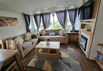 RHYL Caravan Heidi allows 18 year olds to book a room