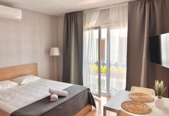 Oliva Studio 103 New 2024! allows 18 year olds to book a room