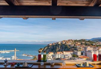 MYTHOS Bed and Breakfast allows 18 year olds to book a room