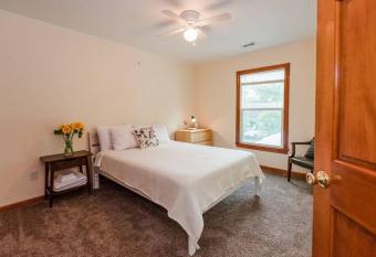 Kinston Getaway #2 allows 18 year olds to book a room