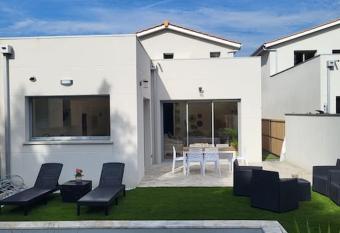 Villa 4 chambres avec piscine chauff  e has Balcony rooms