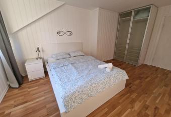 Aadarsh Villa rom3, 10 min fra Oslo airport has Balcony rooms