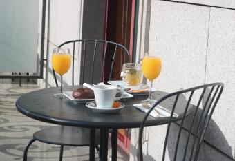 Hotel Alfonso I has rooms with a private hot tub