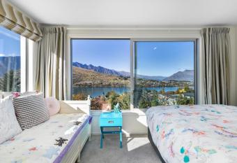 Amazing lake view room2-floor heating allows 18 year olds to book a room