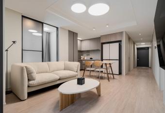 Urbanstay Incheon ChinaTown has rooms with a private hot tub