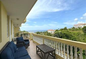 Puntas Vista Mountain Seaside allows 18 year olds to book a room