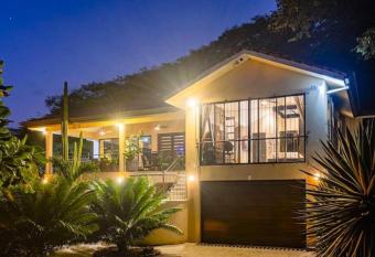 Casa del Artista 4bed,4 bath Ocean view home has Balcony rooms