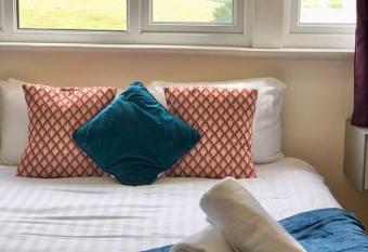 Riverside Retreat Sleeps 7 allows 18 year olds to book a room