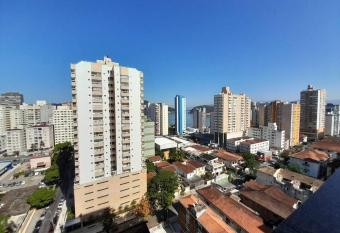 Lindo Apartamento em S  o Vicente allows 18 year olds to book a room