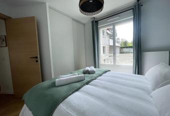 Rez-De-Jardin tout Comfort has Balcony rooms