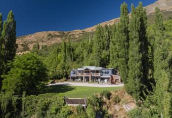 Moonlight Escape Lodge has Balcony rooms