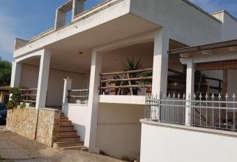 B&B La Casa del Pescatore has Balcony rooms