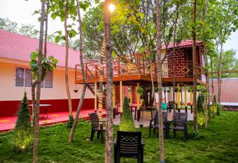 Tectona treetop mansion has Smoking/Balcony rooms