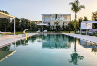 Alternative Relax Rooms by Oikia Vacanze has Balcony rooms