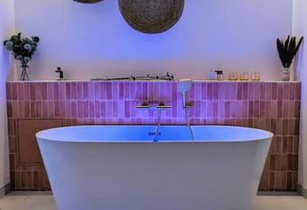 Suite Meraki - Voyage et Relaxation allows 18 year olds to book a room