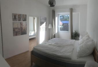 Freiburg Apartment in ruhiger Lage f  r Gruppen oder Familien allows 18 year olds to book a room