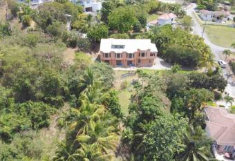 Large 2 Bed Apartment Excellent Location Private has Balcony rooms