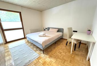 Private room near Mercedes in Sindelfingen has Balcony rooms