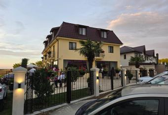 Mihai Palace has Balcony rooms